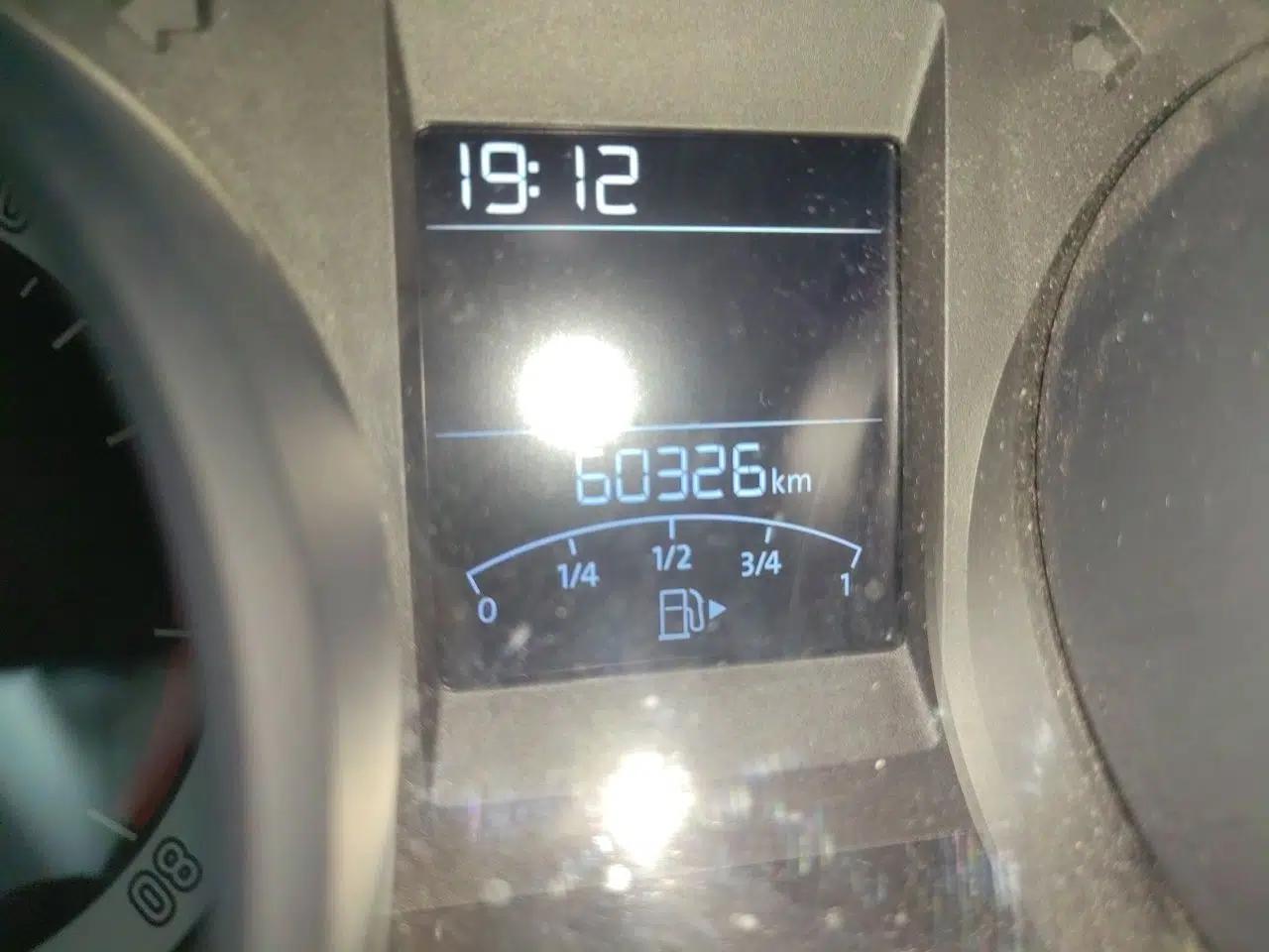 Skoda Rapid Spaceback 2018 1.4L Manual Standard Edition — миниатюра 12
