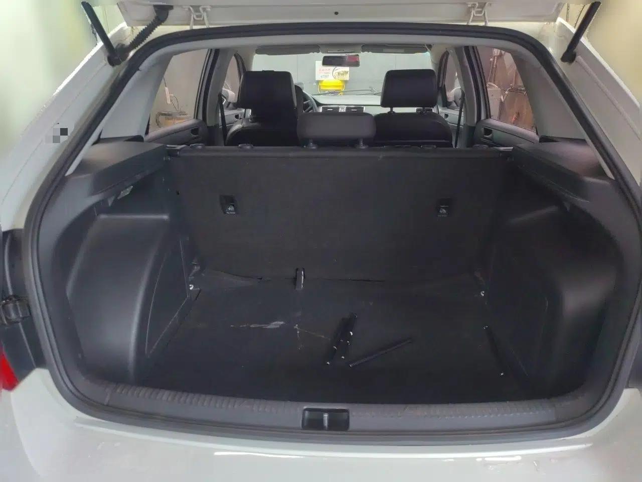 Skoda Rapid Spaceback 2018 1.4L Manual Standard Edition — миниатюра 19