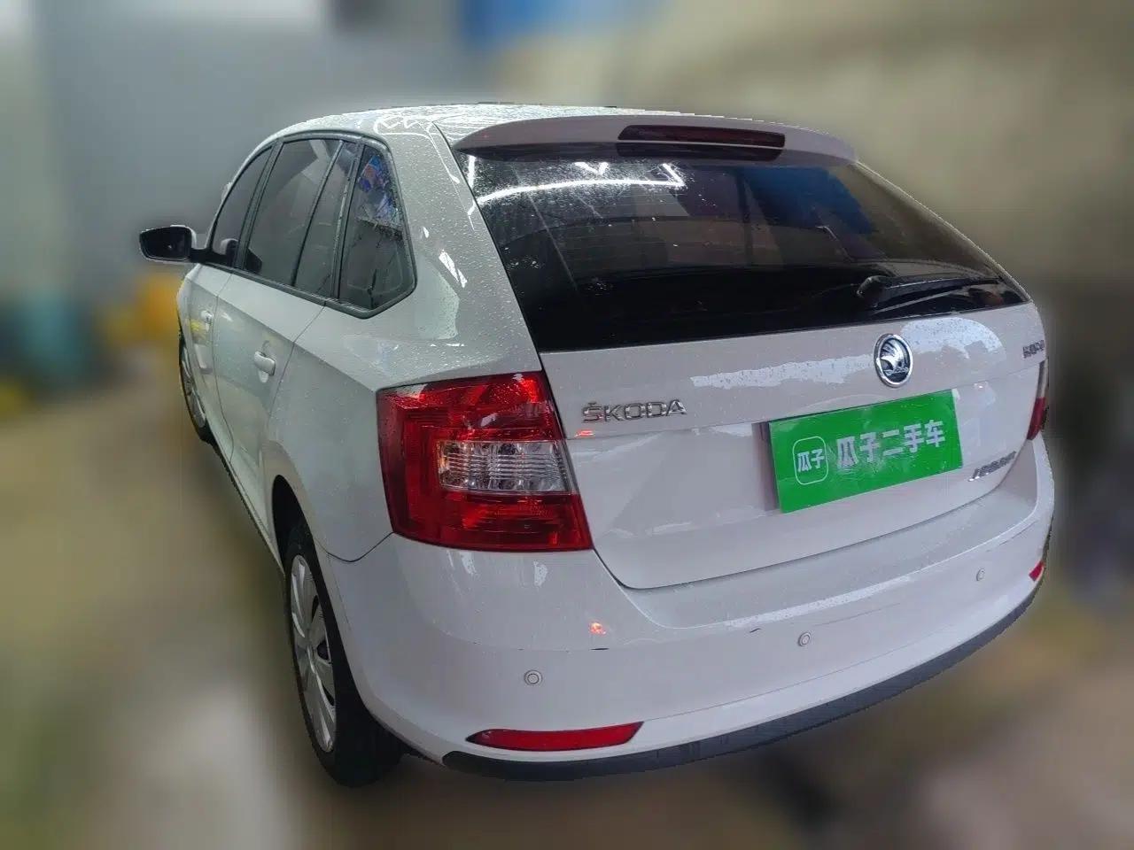 Skoda Rapid Spaceback 2018 1.4L Manual Standard Edition — миниатюра 4