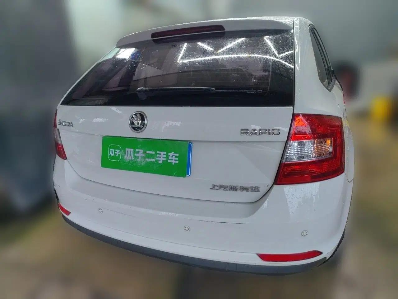 Skoda Rapid Spaceback 2018 1.4L Manual Standard Edition — миниатюра 5