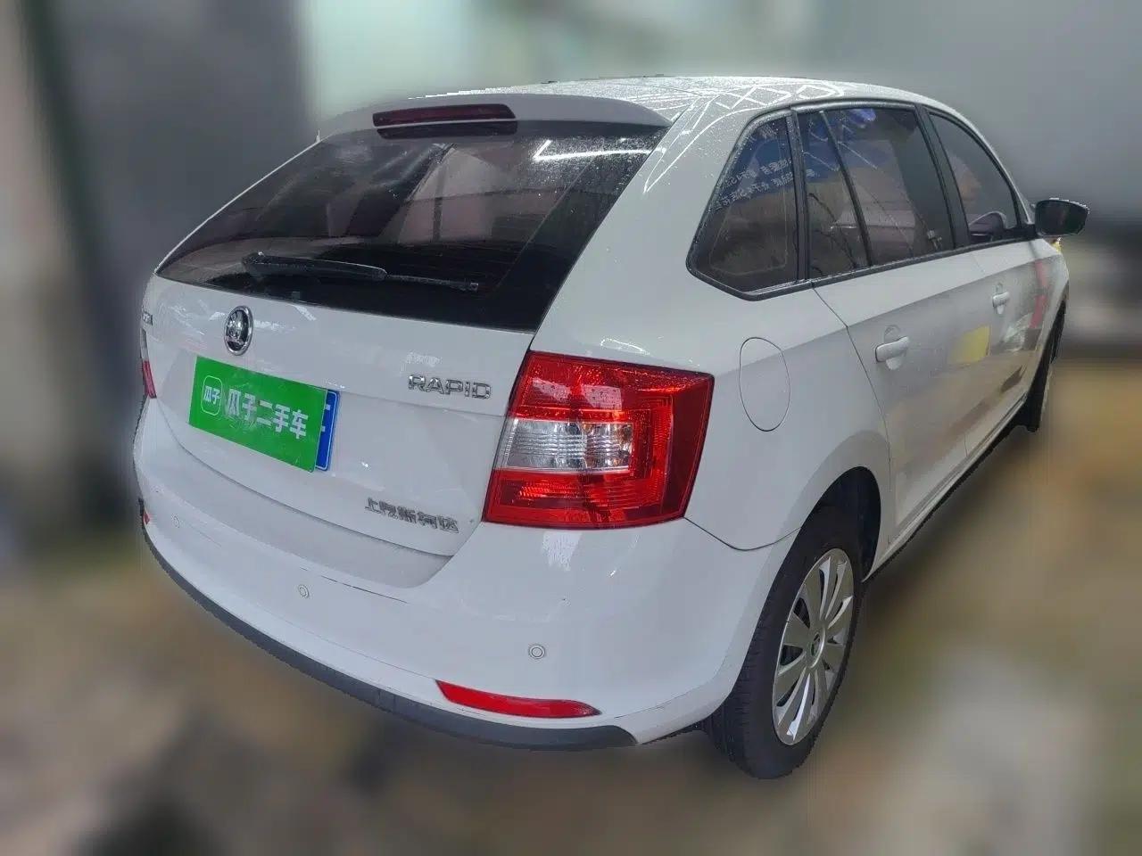 Skoda Rapid Spaceback 2018 1.4L Manual Standard Edition — миниатюра 6