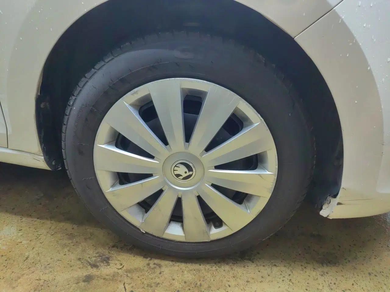 Skoda Rapid Spaceback 2018 1.4L Manual Standard Edition — миниатюра 8