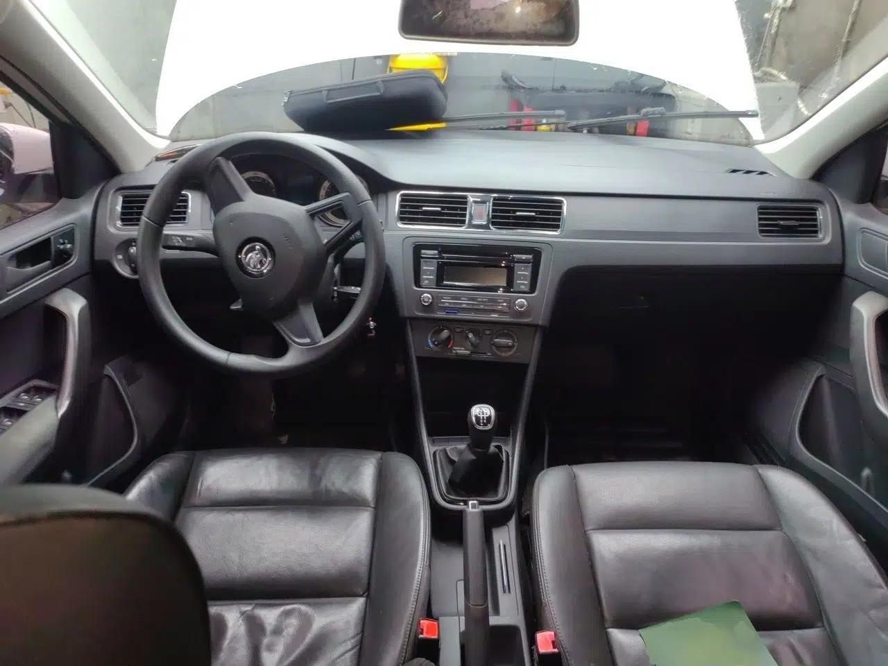 Skoda Rapid Spaceback 2018 1.4L Manual Standard Edition — миниатюра 9