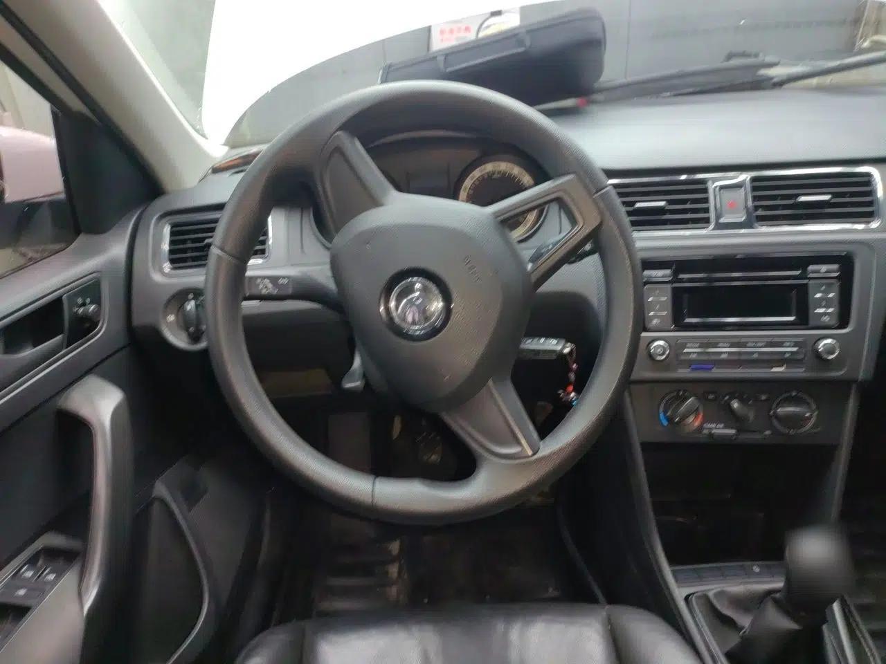 Skoda Rapid Spaceback 2018 1.4L Manual Standard Edition — миниатюра 10