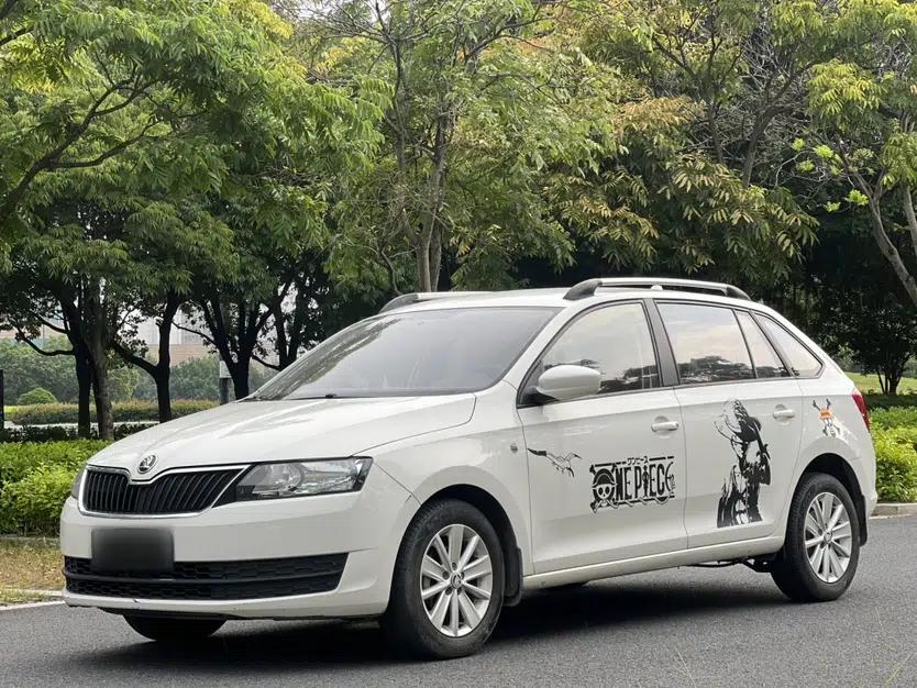 Skoda Rapid Spaceback 2016 Revised Version 1.6L Manual Front-Drive Edition — миниатюра 1