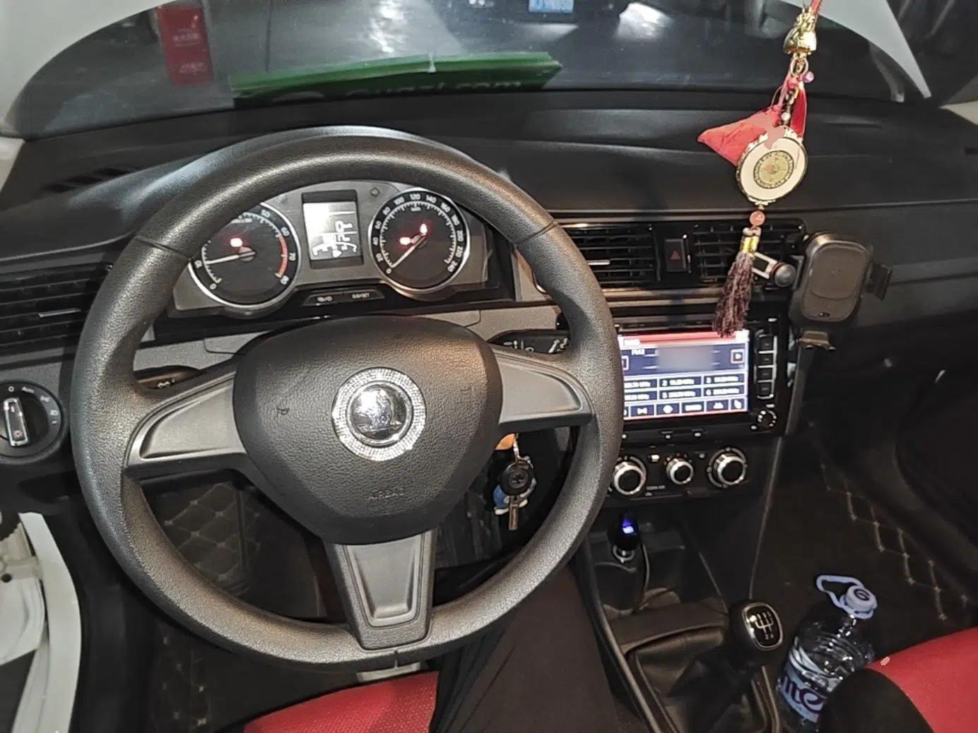 Skoda Rapid Spaceback 2016 Revised Version 1.6L Manual Front-Drive Edition — миниатюра 20
