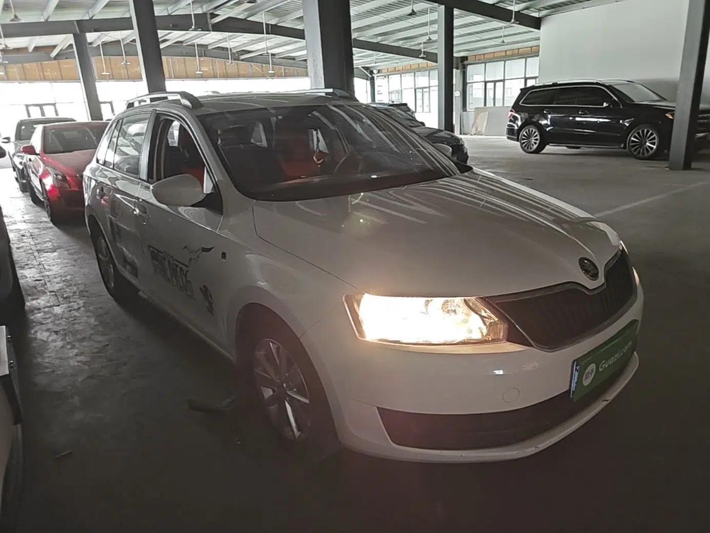 Skoda Rapid Spaceback 2016 Revised Version 1.6L Manual Front-Drive Edition — миниатюра 3