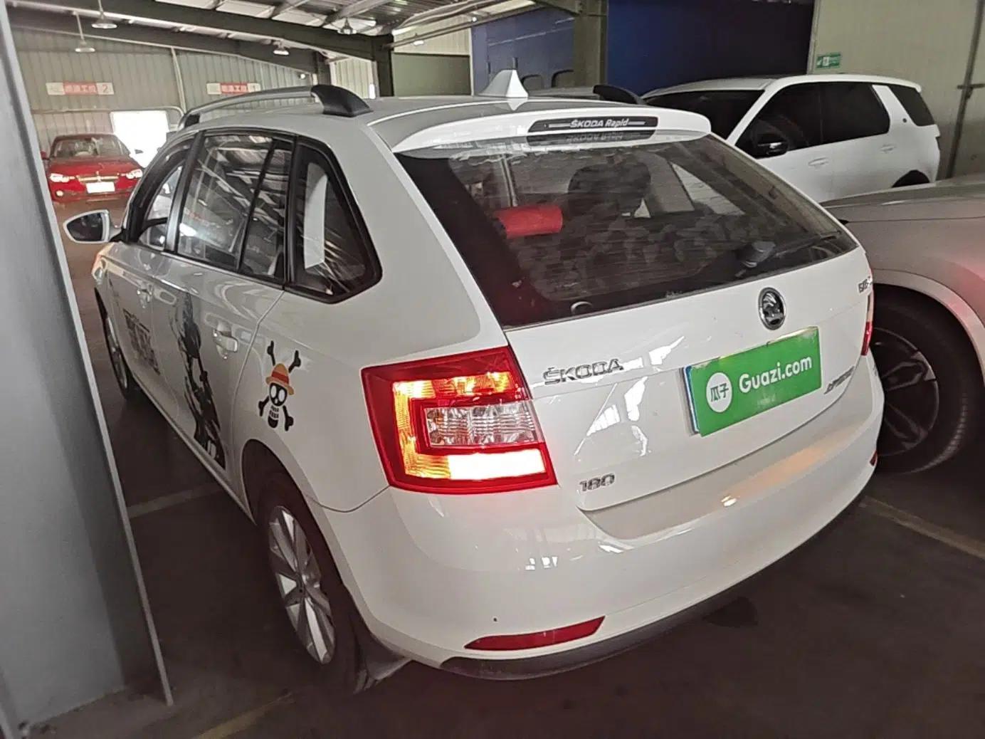 Skoda Rapid Spaceback 2016 Revised Version 1.6L Manual Front-Drive Edition — миниатюра 4