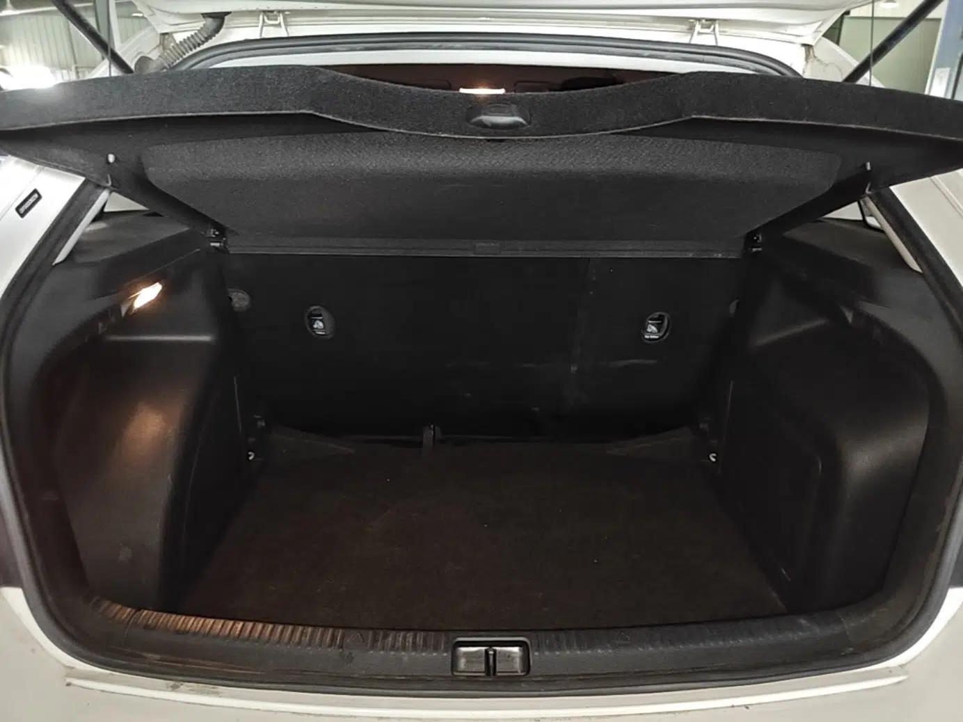 Skoda Rapid Spaceback 2016 Revised Version 1.6L Manual Front-Drive Edition — миниатюра 31