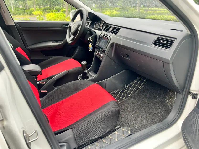 Skoda Rapid Spaceback 2016 Revised Version 1.6L Manual Front-Drive Edition — миниатюра 35