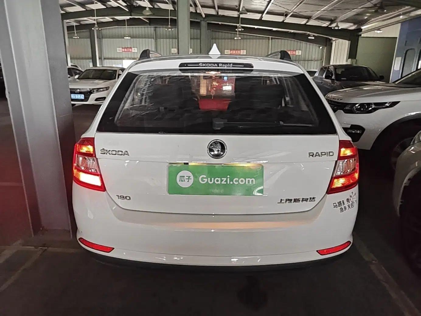 Skoda Rapid Spaceback 2016 Revised Version 1.6L Manual Front-Drive Edition — миниатюра 5