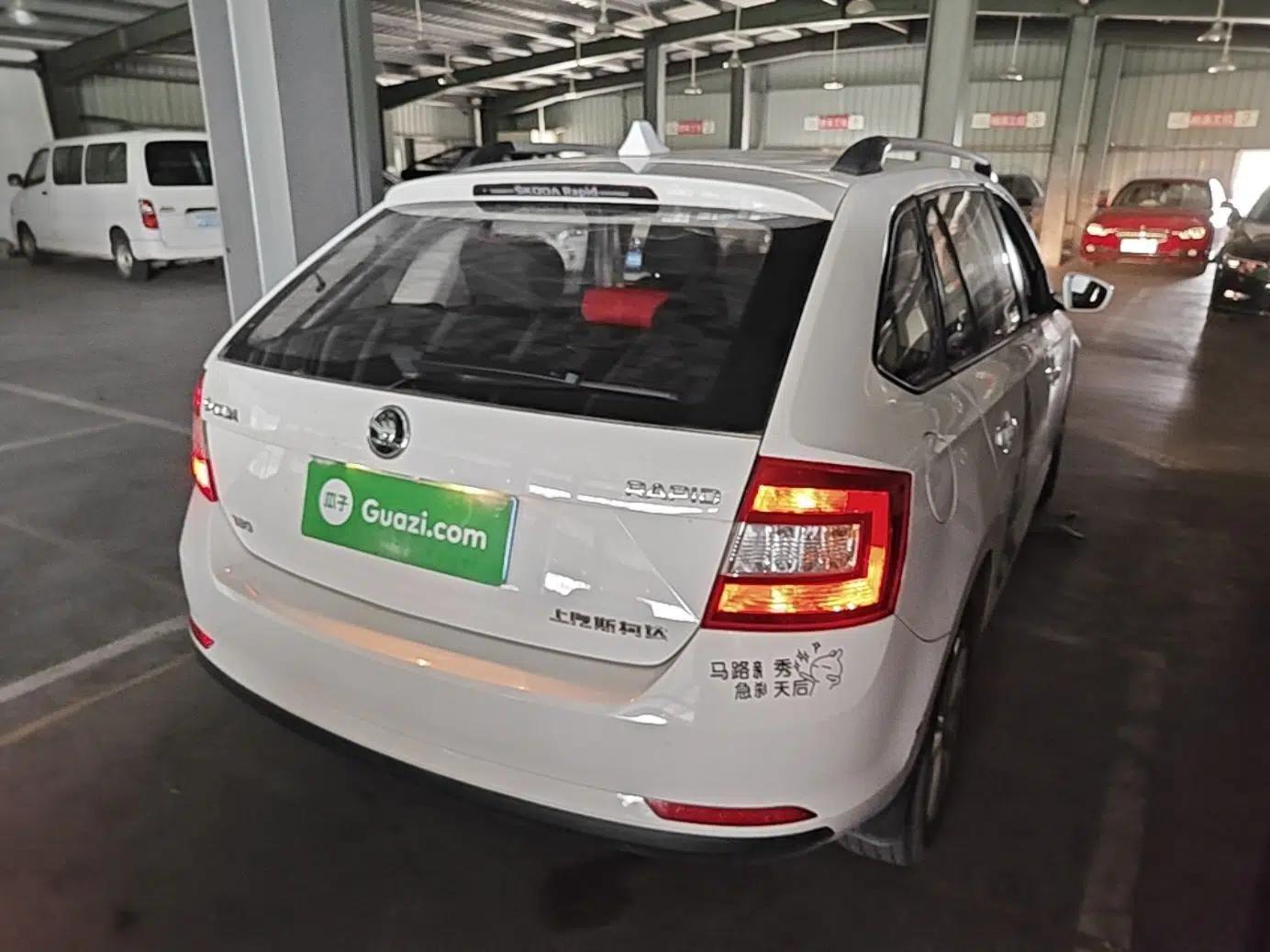 Skoda Rapid Spaceback 2016 Revised Version 1.6L Manual Front-Drive Edition — миниатюра 6