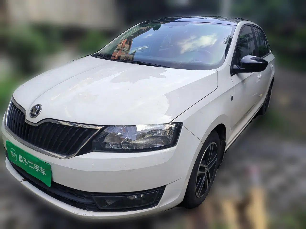 Skoda Rapid Spaceback 2014 1.6L Automatic Enjoyment Edition — миниатюра 1