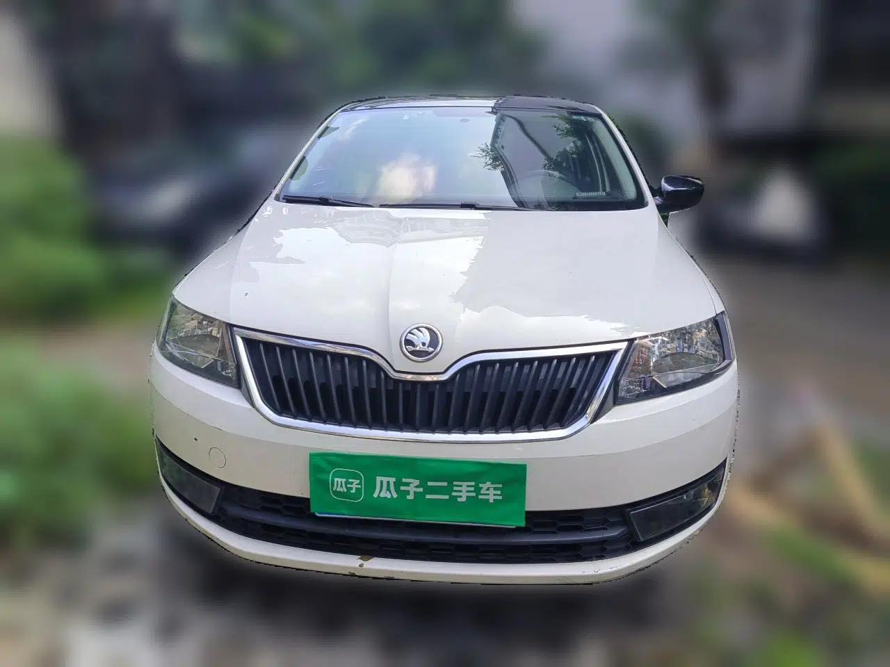 Skoda Rapid Spaceback 2014 1.6L Automatic Enjoyment Edition — миниатюра 2