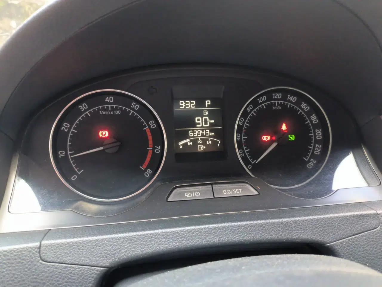 Skoda Rapid Spaceback 2014 1.6L Automatic Enjoyment Edition — миниатюра 11