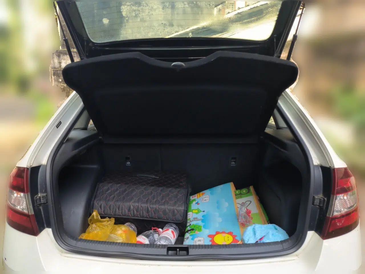 Skoda Rapid Spaceback 2014 1.6L Automatic Enjoyment Edition — миниатюра 19