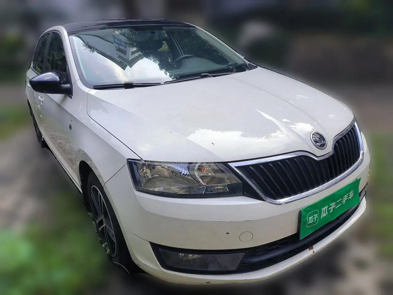 Skoda Rapid Spaceback 2014 1.6L Automatic Enjoyment Edition — миниатюра 3