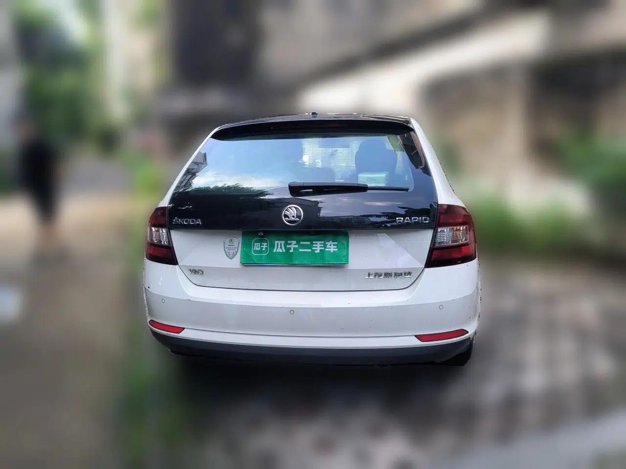 Skoda Rapid Spaceback 2014 1.6L Automatic Enjoyment Edition — миниатюра 5