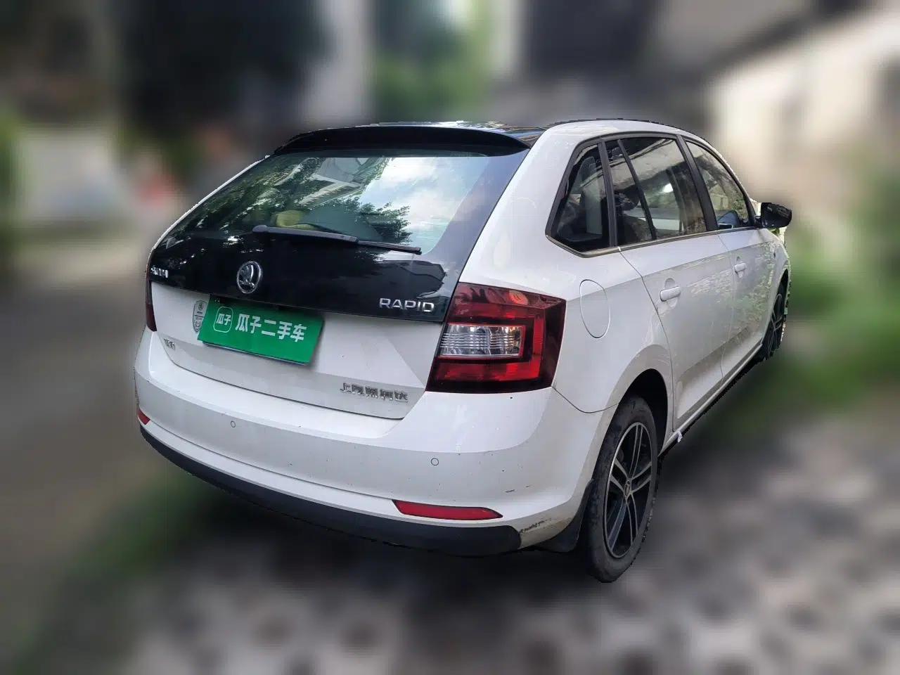 Skoda Rapid Spaceback 2014 1.6L Automatic Enjoyment Edition — миниатюра 6