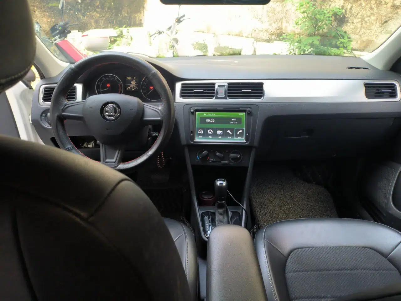 Skoda Rapid Spaceback 2014 1.6L Automatic Enjoyment Edition — миниатюра 9