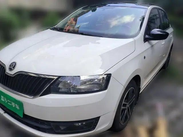 Skoda Rapid Spaceback 2014 1.6L Automatic Enjoyment Edition