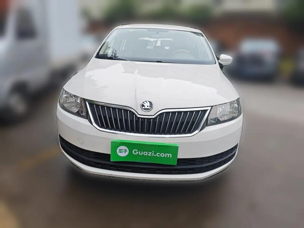 Skoda Rapid Spaceback 2014 1.4TSI DSG Enjoyment Edition — миниатюра 2