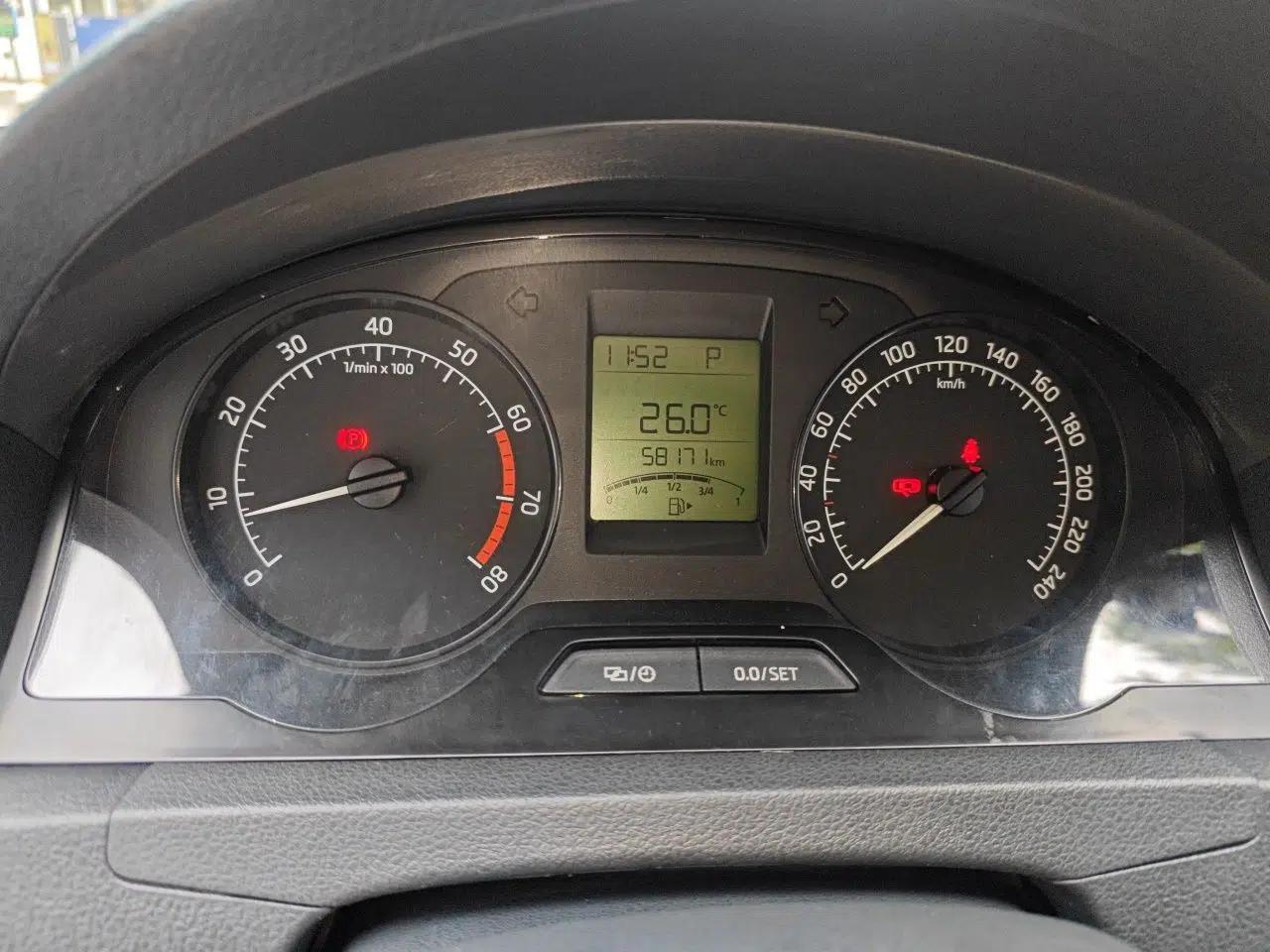 Skoda Rapid Spaceback 2014 1.4TSI DSG Enjoyment Edition — миниатюра 11