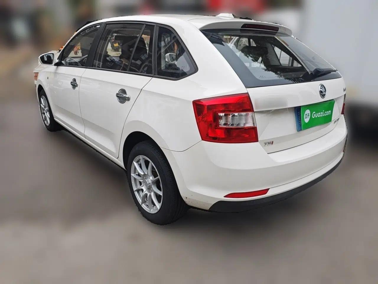 Skoda Rapid Spaceback 2014 1.4TSI DSG Enjoyment Edition — миниатюра 4