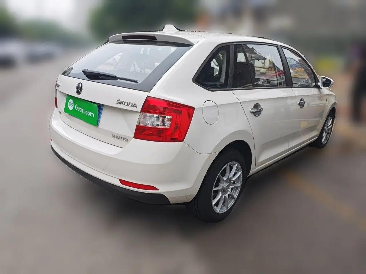Skoda Rapid Spaceback 2014 1.4TSI DSG Enjoyment Edition — миниатюра 6