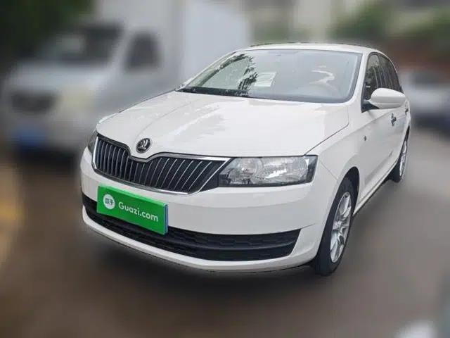 Skoda Rapid Spaceback 2014 1.4TSI DSG Enjoyment Edition