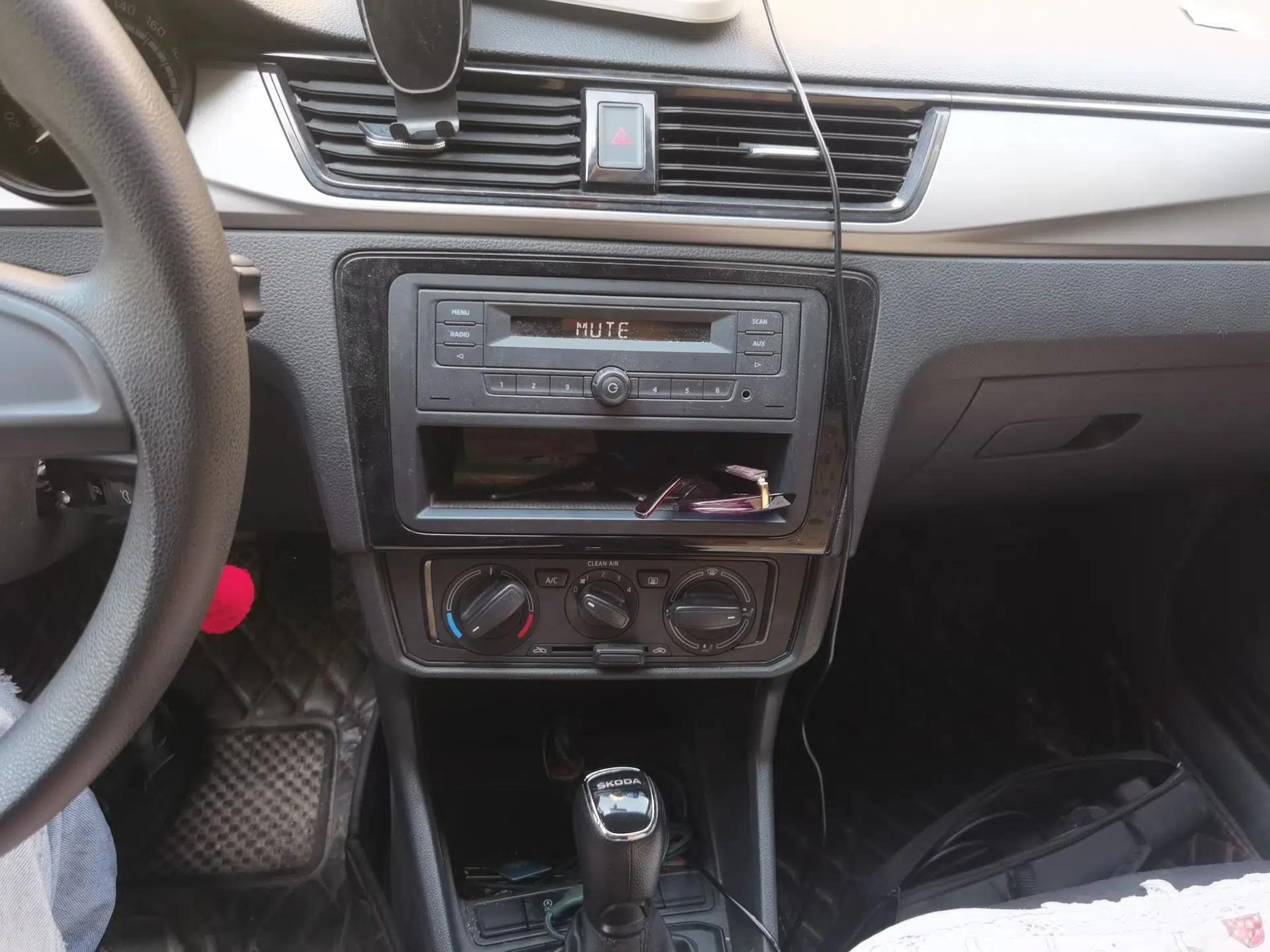 Skoda Rapid Spaceback 2020 1.5L Automatic Standard Edition — миниатюра 13
