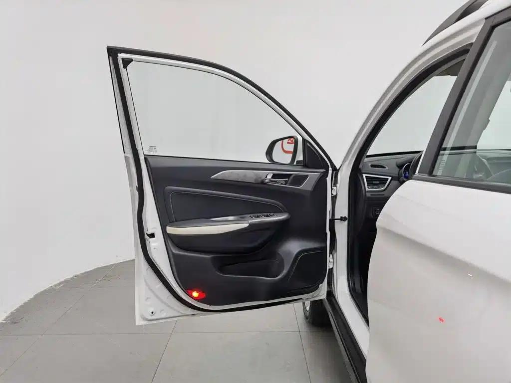 Changan CS35 2017 1.6L Manual Deluxe Edition — миниатюра 8