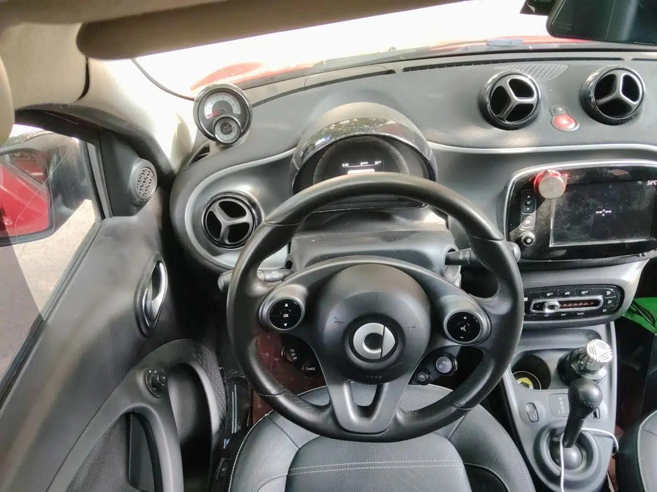 smart forfour 2016 0.9T 66 kW Pioneer Edition — миниатюра 10