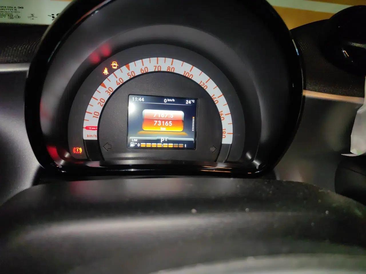 smart forfour 2016 1.0L 52 kW Passion Edition — миниатюра 12
