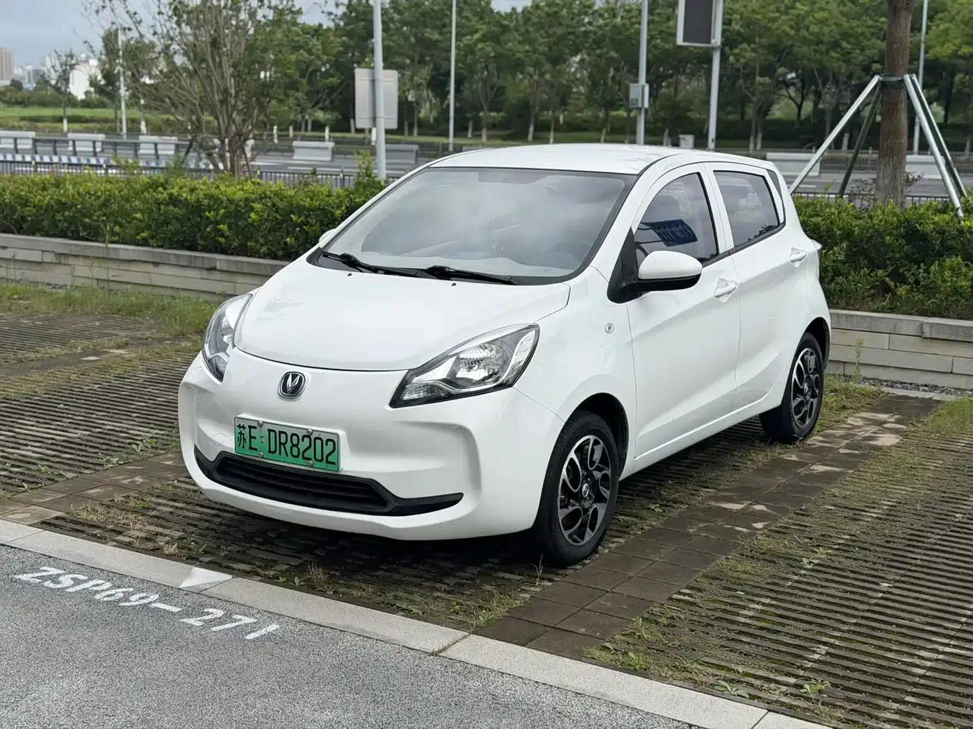 Changan Benben E-Star 2021 National Edition, Colorful Version, Lithium Iron Phosphate (31.95kWh) — миниатюра 1