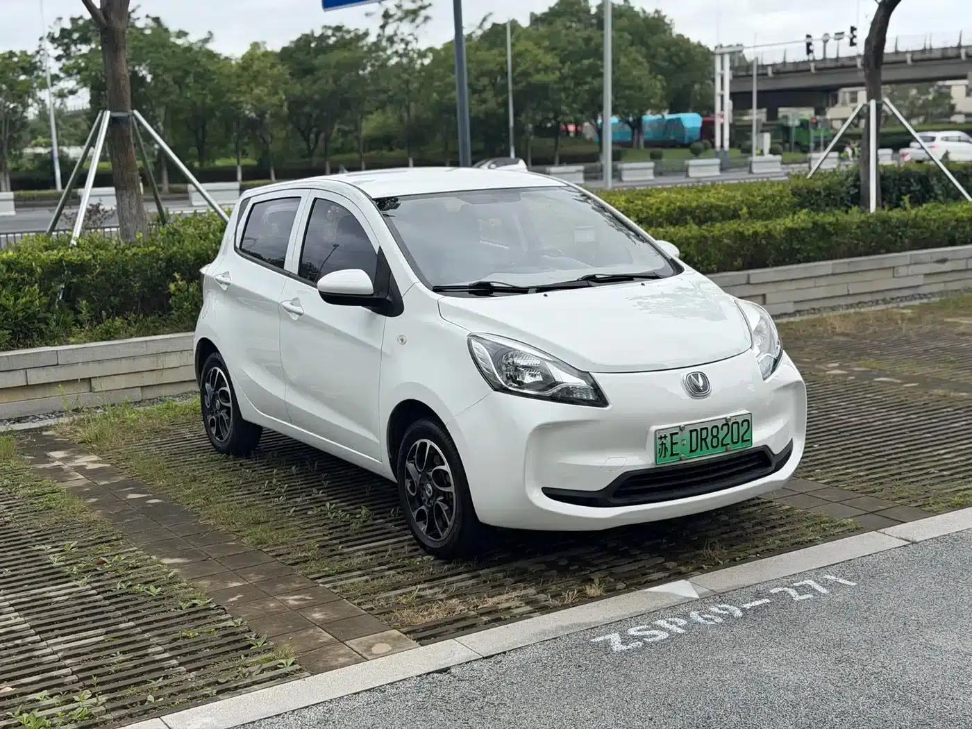 Changan Benben E-Star 2021 National Edition, Colorful Version, Lithium Iron Phosphate (31.95kWh) — миниатюра 3