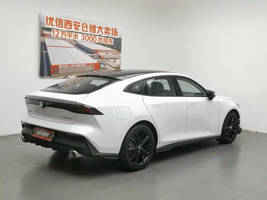 Changan UNI-V Smart Electric iDD 2023 Model, Smart Electric iDD 1.5T, 113km/h Smart Fun Edition — миниатюра 2