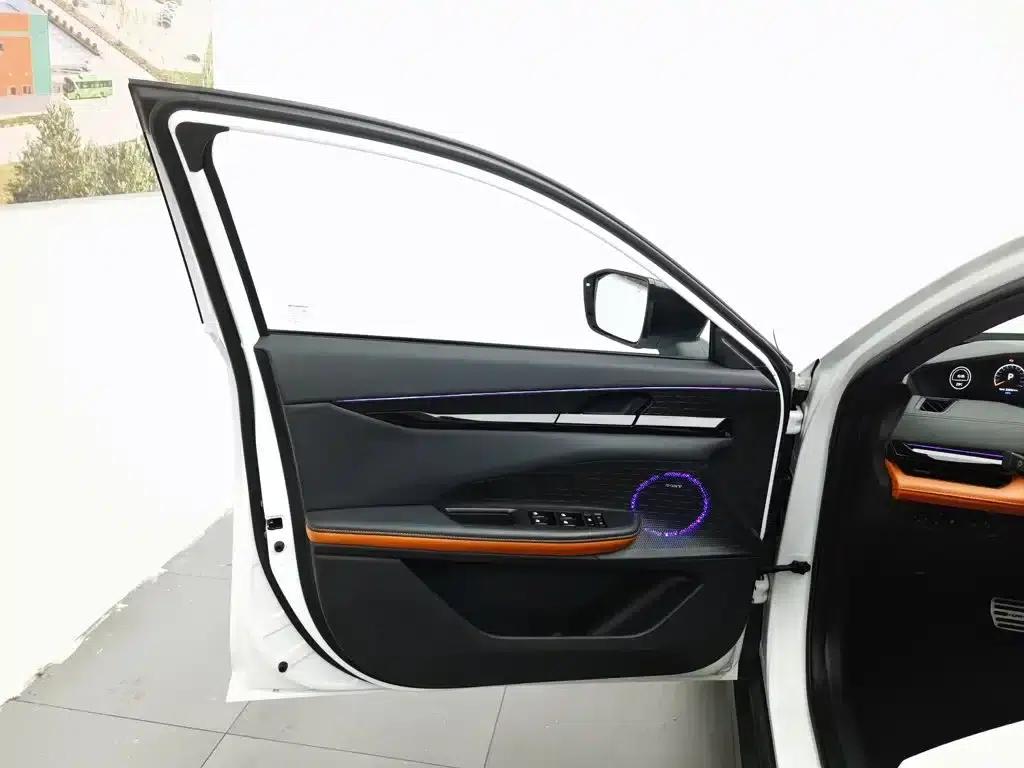 Changan UNI-V Smart Electric iDD 2023 Model, Smart Electric iDD 1.5T, 113km/h Smart Fun Edition — миниатюра 8