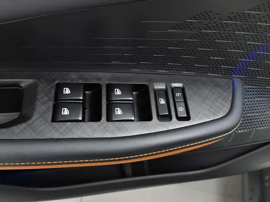 Changan UNI-V Smart Electric iDD 2023 Model, Smart Electric iDD 1.5T, 113km/h Smart Fun Edition — миниатюра 9