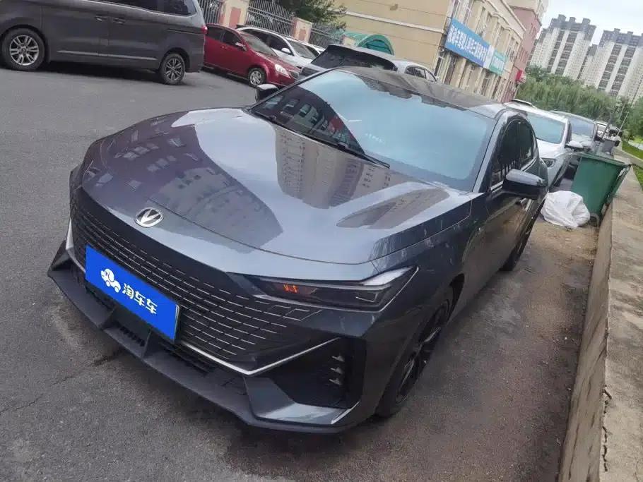 Changan UNI-V Smart Electric iDD 2023 Model, Smart Electric iDD 1.5T, 113km/h Smart Fun Edition — миниатюра 1