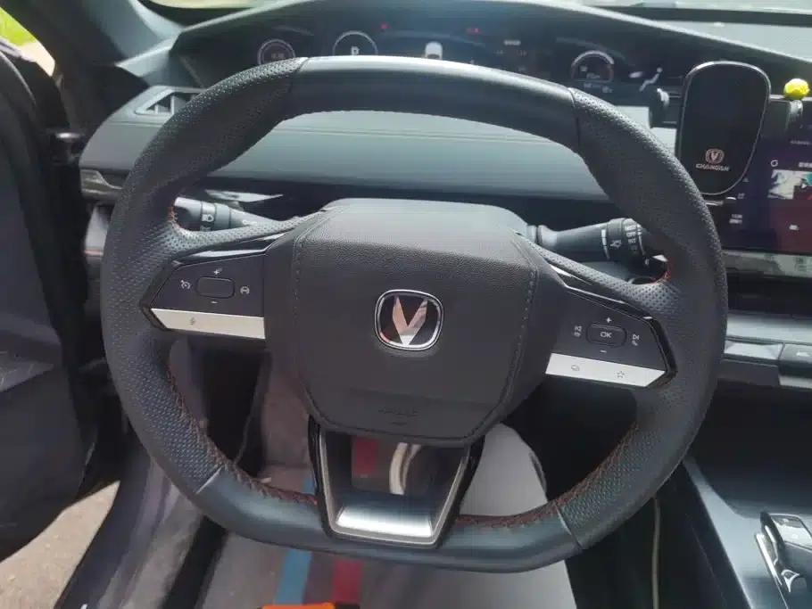 Changan UNI-V Smart Electric iDD 2023 Model, Smart Electric iDD 1.5T, 113km/h Smart Fun Edition — миниатюра 15