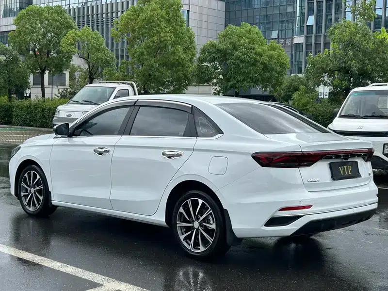 Geely Emgrand 2025 4th Generation 1.5L CVT Dragon Edition — миниатюра 5