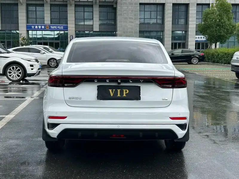 Geely Emgrand 2025 4th Generation 1.5L CVT Dragon Edition — миниатюра 6