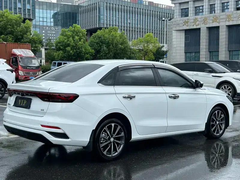 Geely Emgrand 2025 4th Generation 1.5L CVT Dragon Edition — миниатюра 7