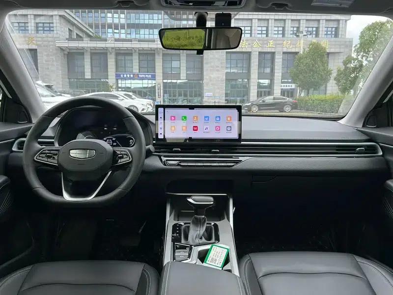 Geely Emgrand 2025 4th Generation 1.5L CVT Dragon Edition — миниатюра 8
