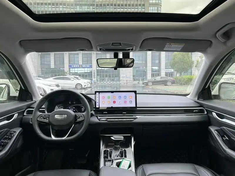 Geely Emgrand 2025 4th Generation 1.5L CVT Dragon Edition — миниатюра 9