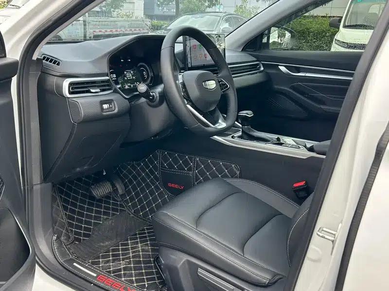 Geely Emgrand 2025 4th Generation 1.5L CVT Dragon Edition — миниатюра 10