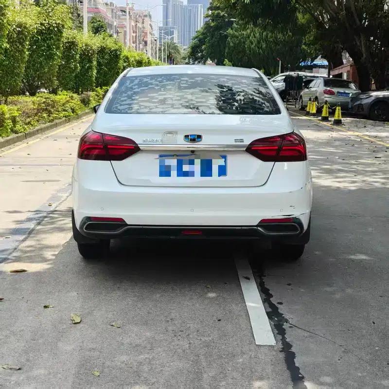 Geely Emgrand 2018 1.5L Manual Upward Connected Edition — миниатюра 4