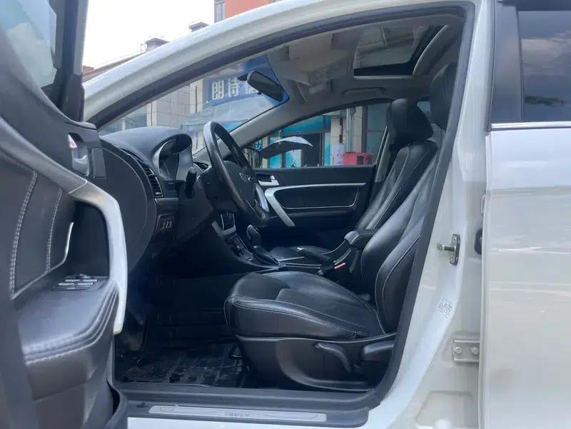 Geely Emgrand 2016 Sedan 1.5L CVT Upward Edition — миниатюра 16