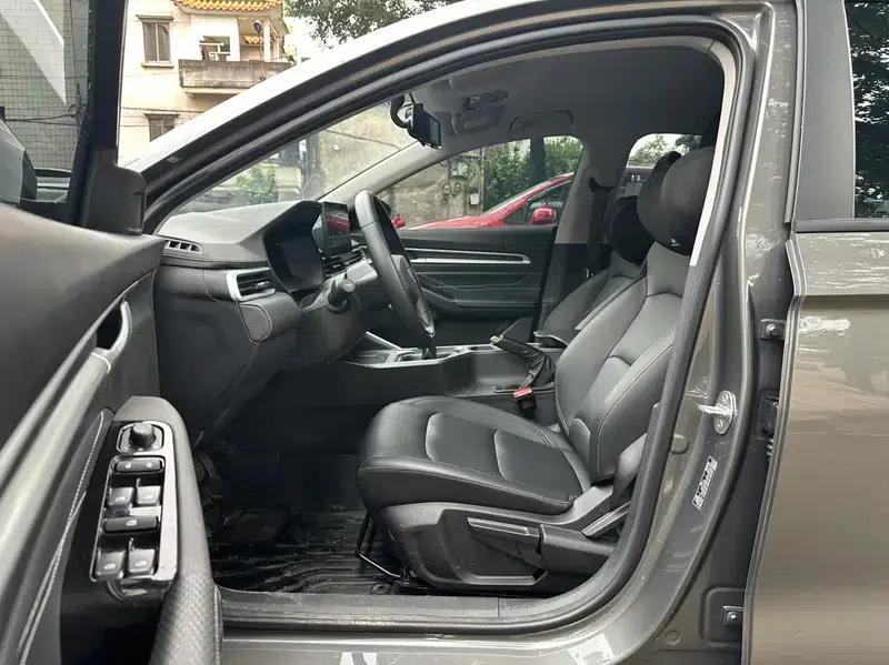 Geely Emgrand 2026 4 Millionth Anniversary Edition 1.5L Manual Transcendence — миниатюра 15